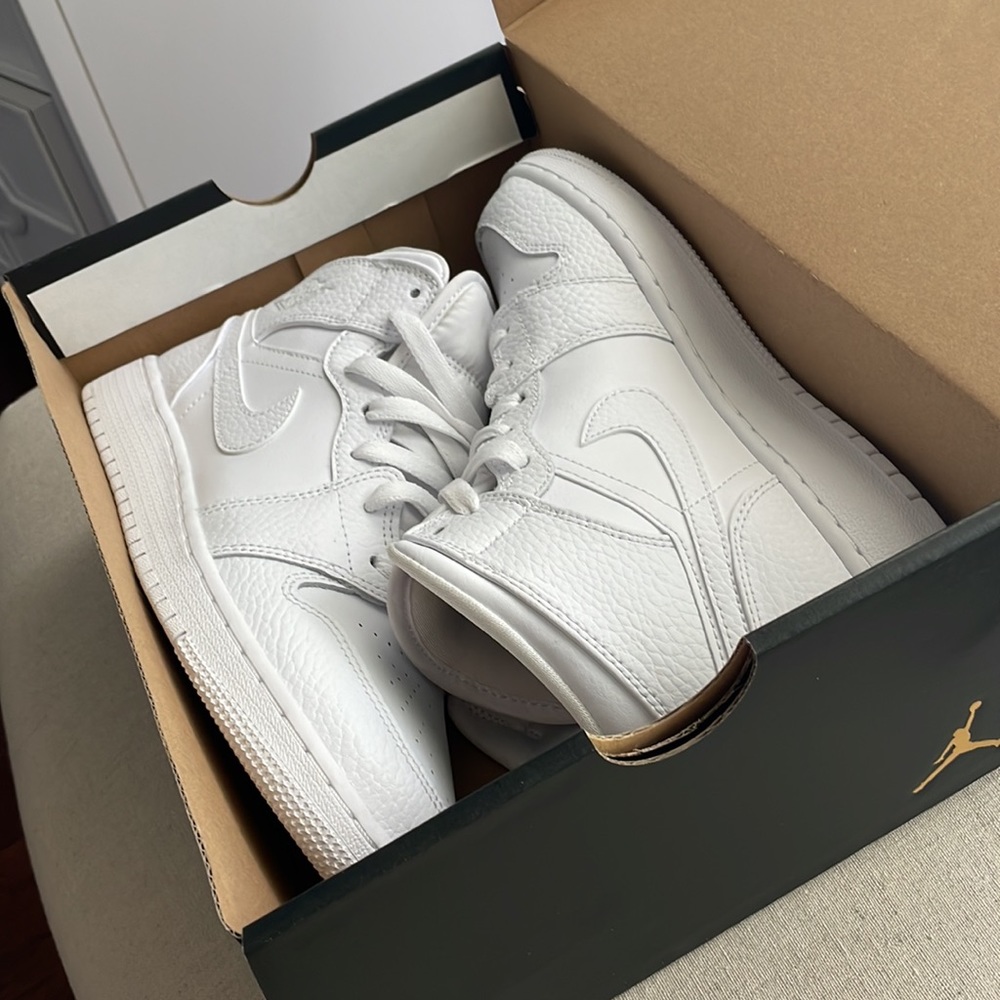 Air Jordan 1 mid (GS) RARE - Picture 3 of 5